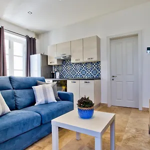 Ursula Self Catering And 1-br In By Tritoni Apartamento
